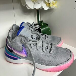 Zoom LeBron NXXT Gen “1984” Size 8 Men’s 
Nike men’s Gray Sneakers